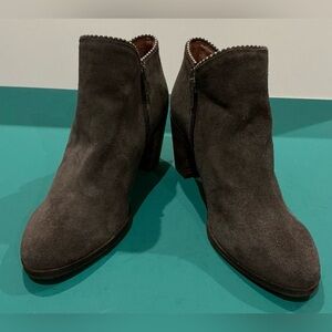Lucky Brand Pincah 2 Studded Edge Distressed Gray Suede Ankle Boots Size 8.5